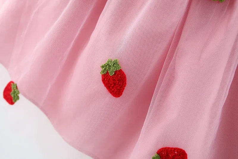 Girls' New Summer Children's Wear Strawberry Embroidered Mesh Spliced Denim Flying Sleeves Tank Top Skirt Foreign Trade Dress